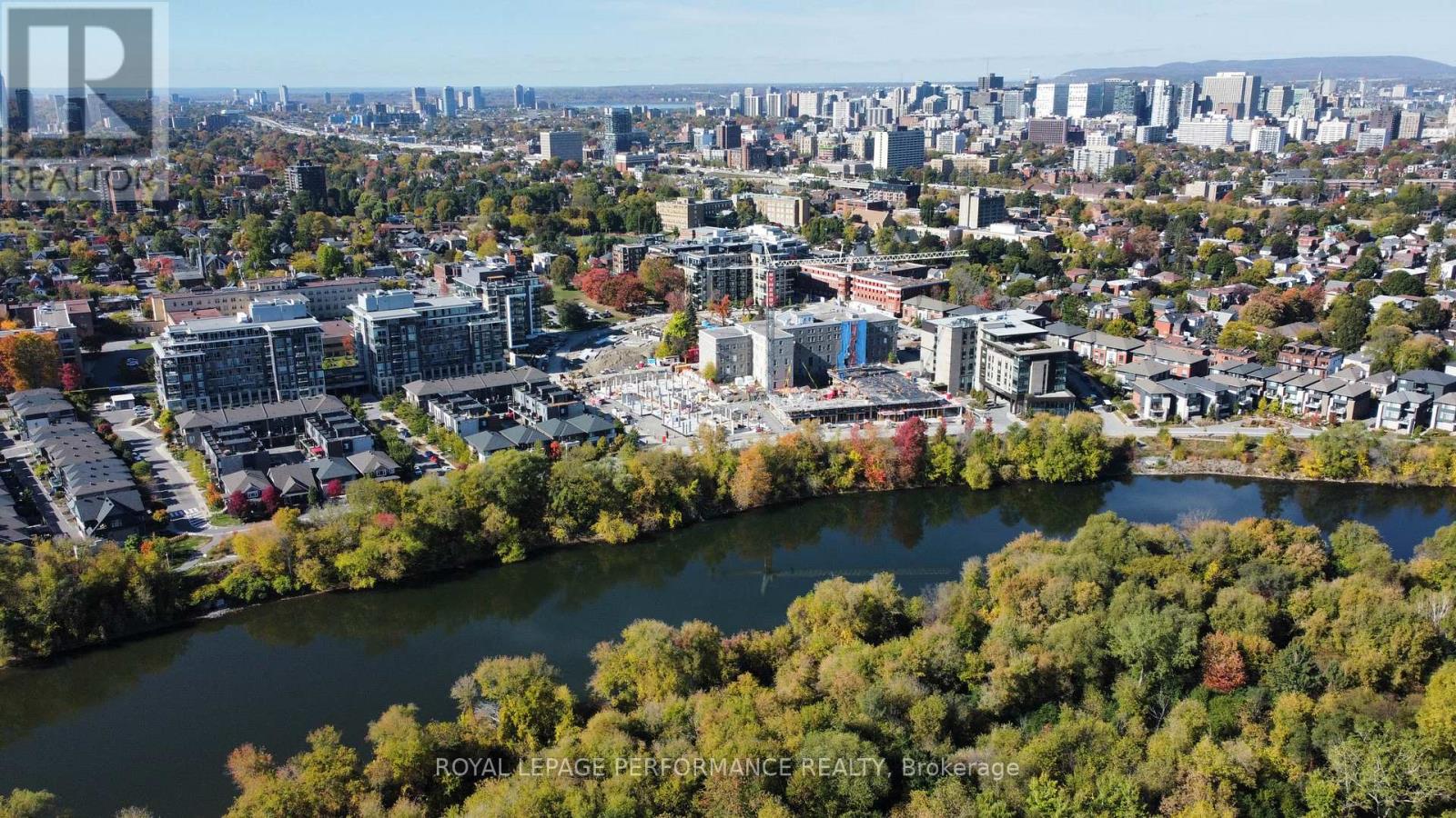 301 - 570 De Mazenod Avenue