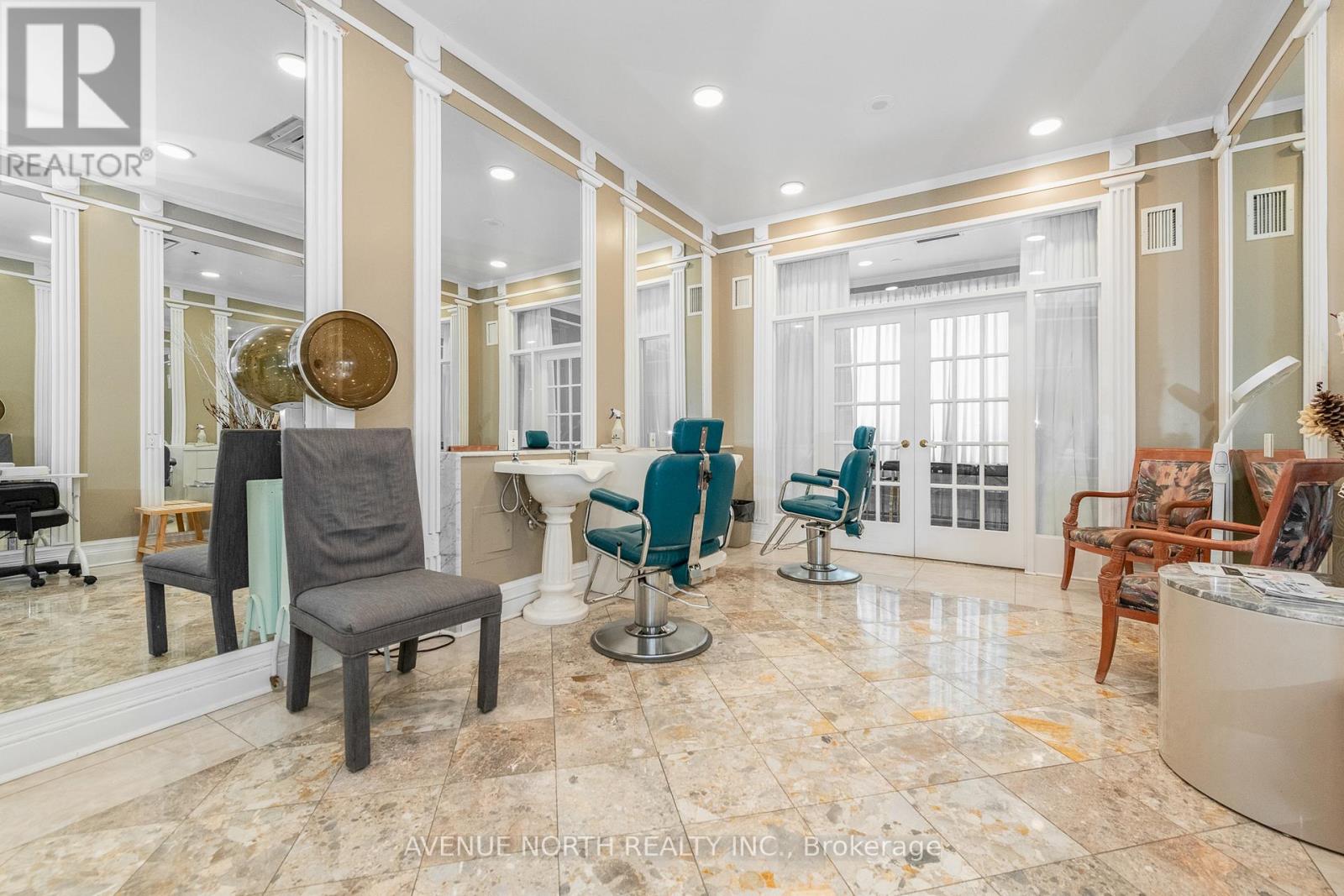 606 - 1480 Riverside Drive