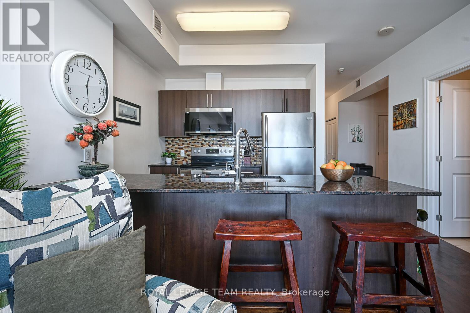 1906 - 90 Landry Street