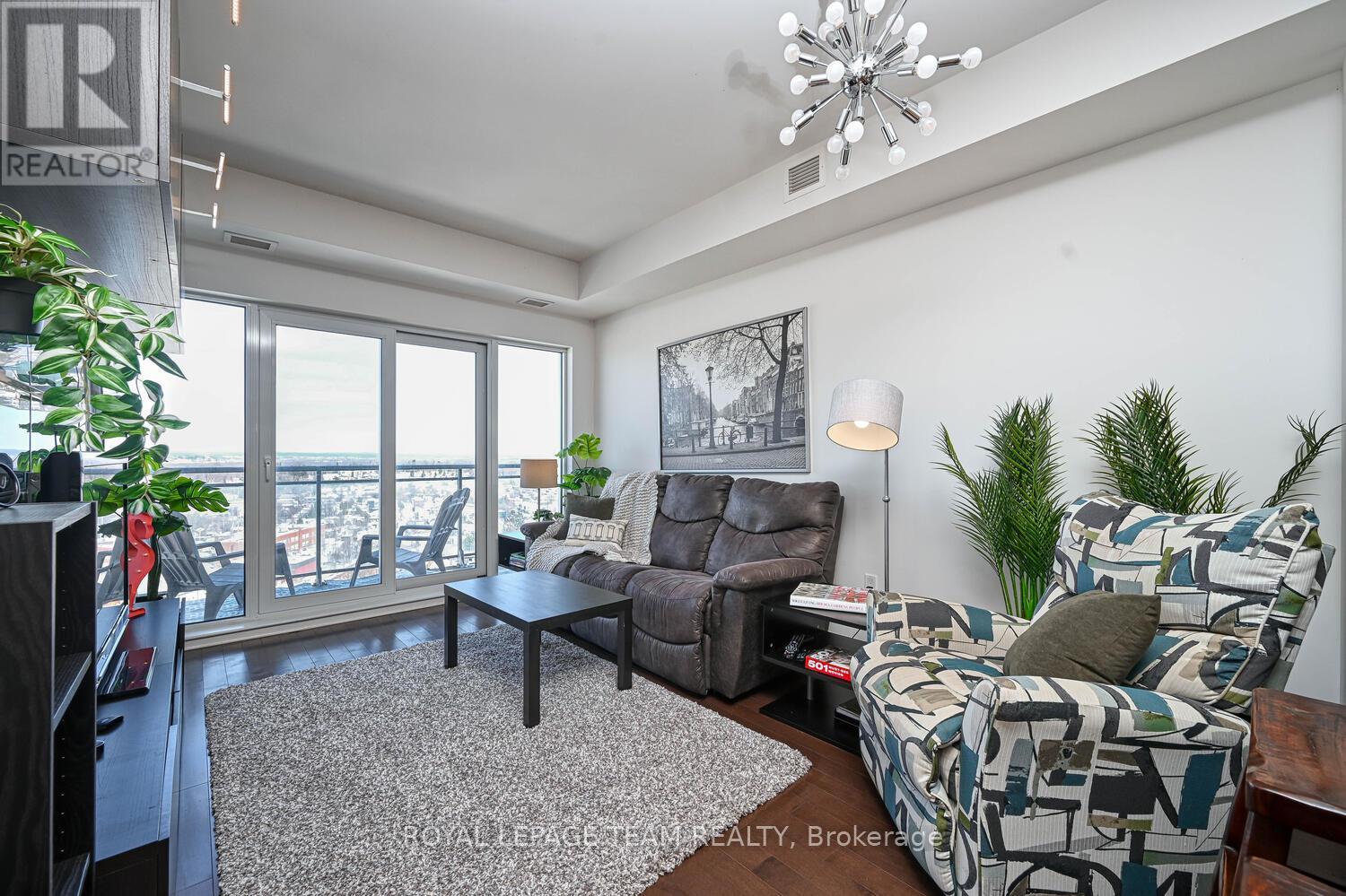 1906 - 90 Landry Street