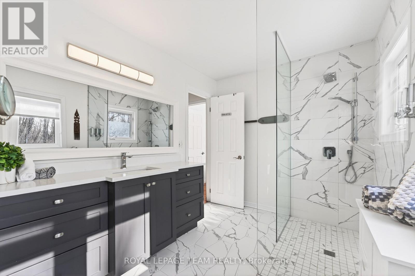 128 Grasshopper Point Road