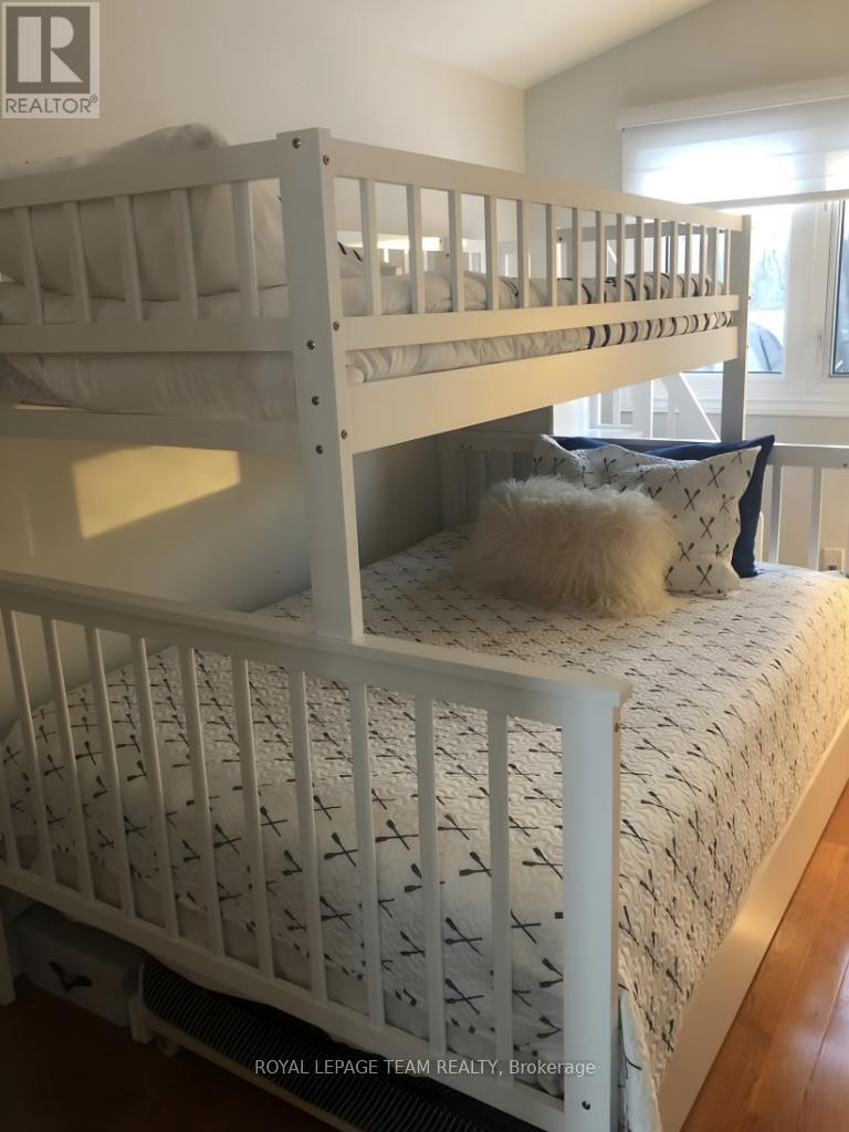 128 Grasshopper Point Road