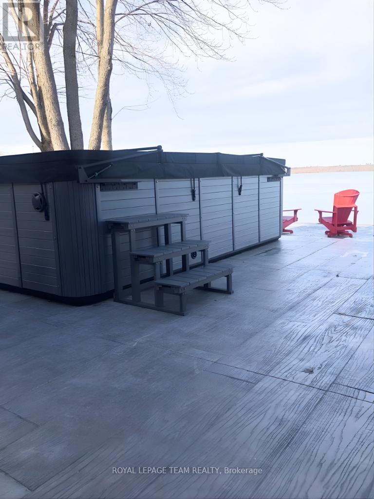 128 Grasshopper Point Road