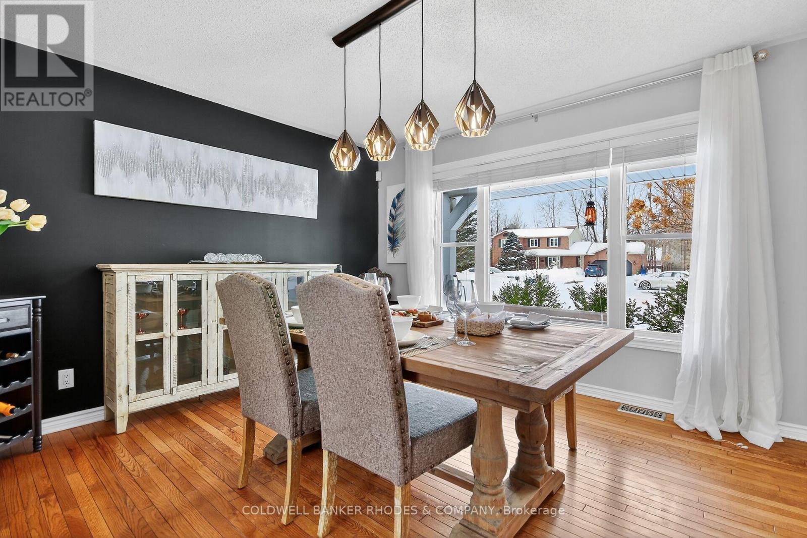 6488 Wheatfield Crescent