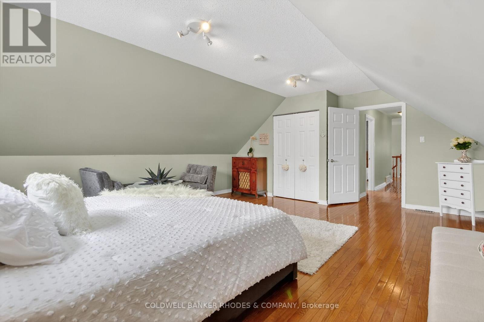 6488 Wheatfield Crescent