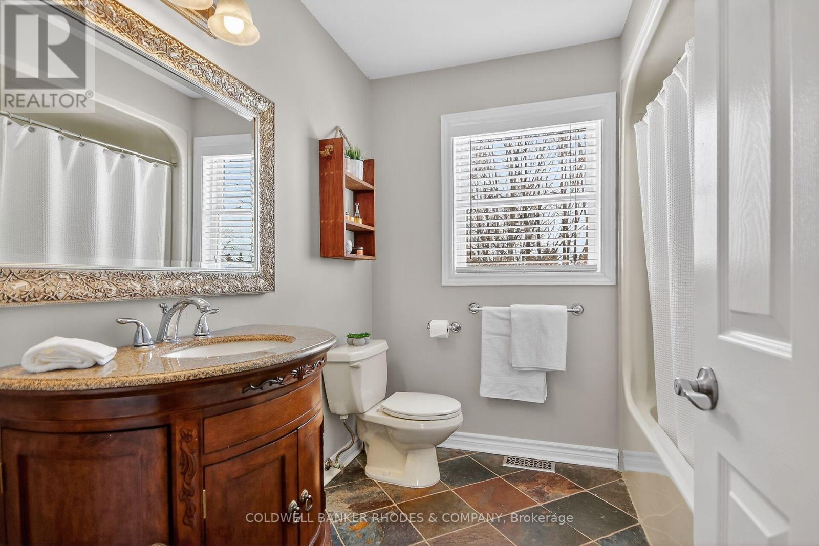 6488 Wheatfield Crescent