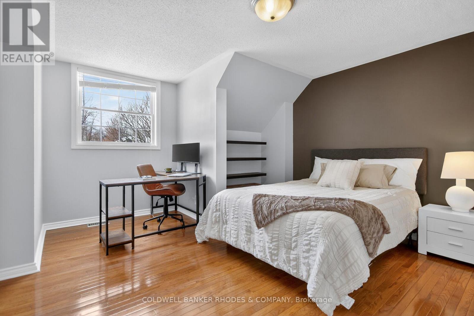 6488 Wheatfield Crescent