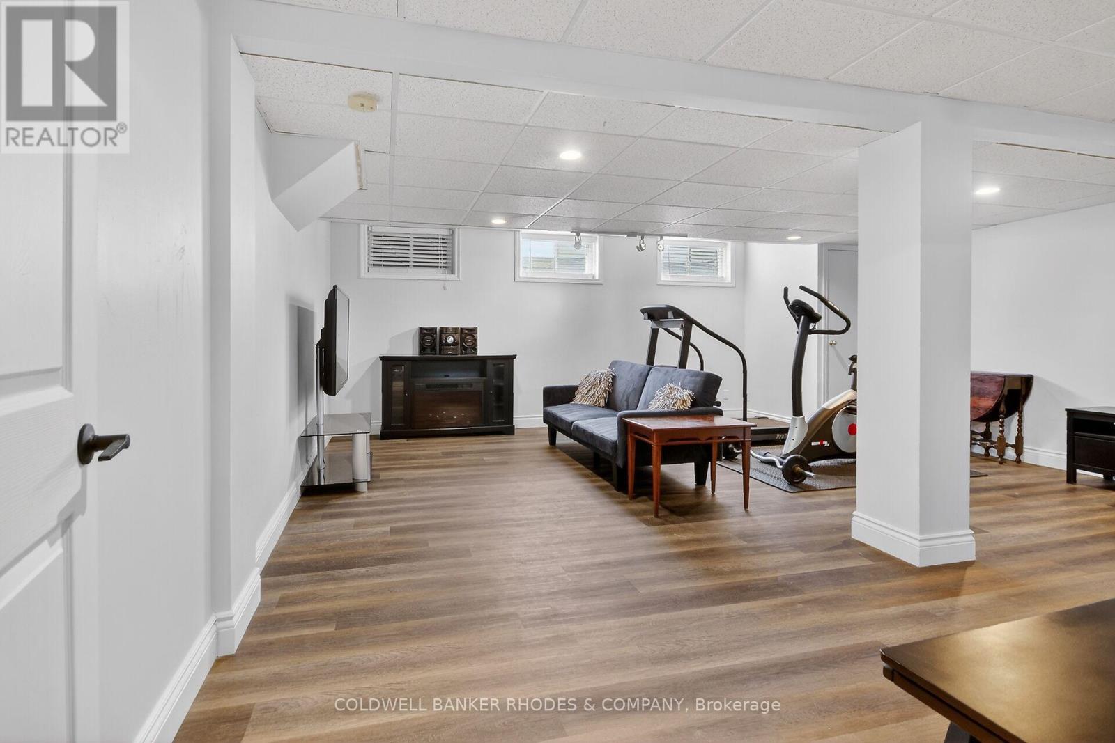 6488 Wheatfield Crescent