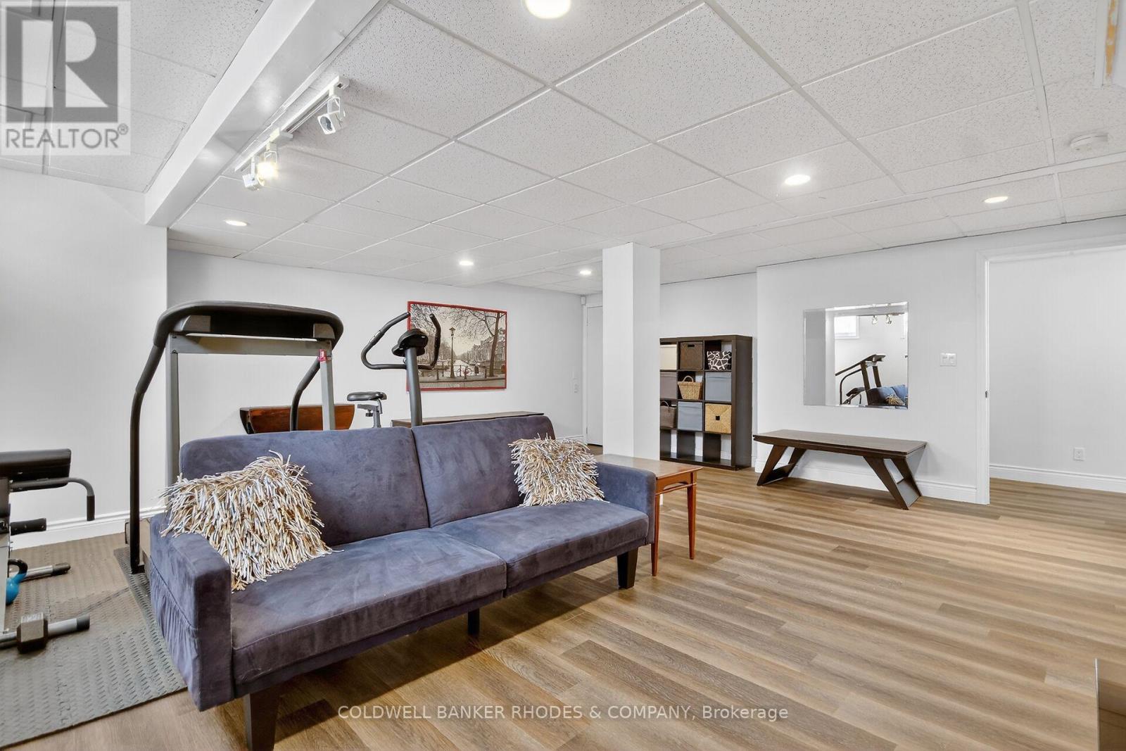 6488 Wheatfield Crescent