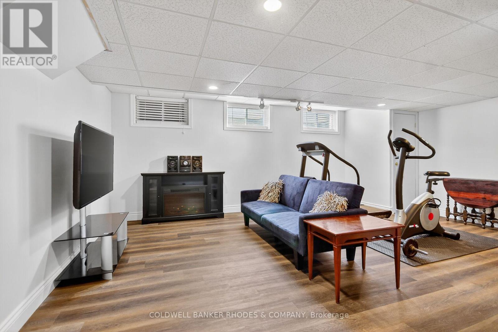 6488 Wheatfield Crescent