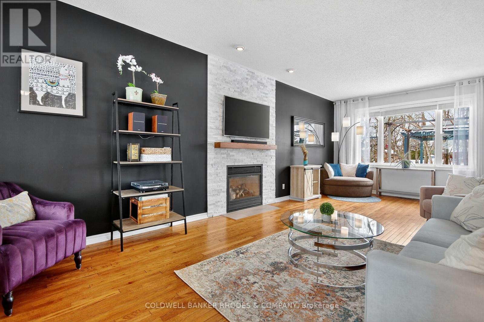 6488 Wheatfield Crescent