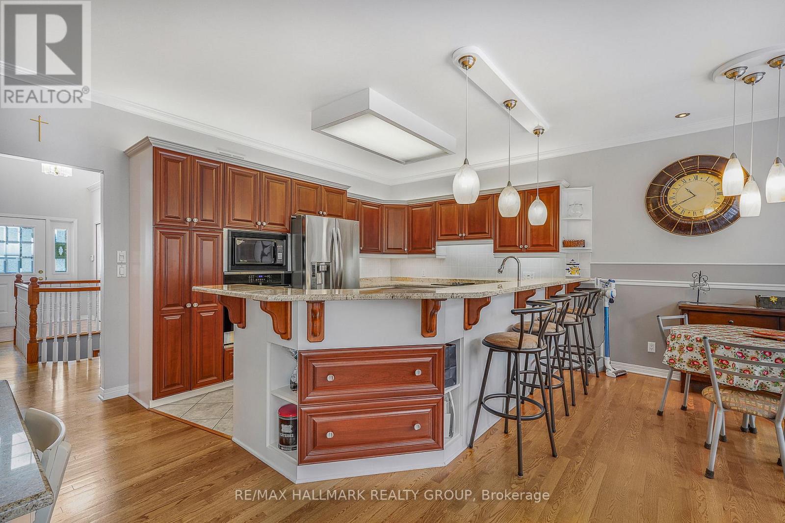 1103 Des Pins Avenue