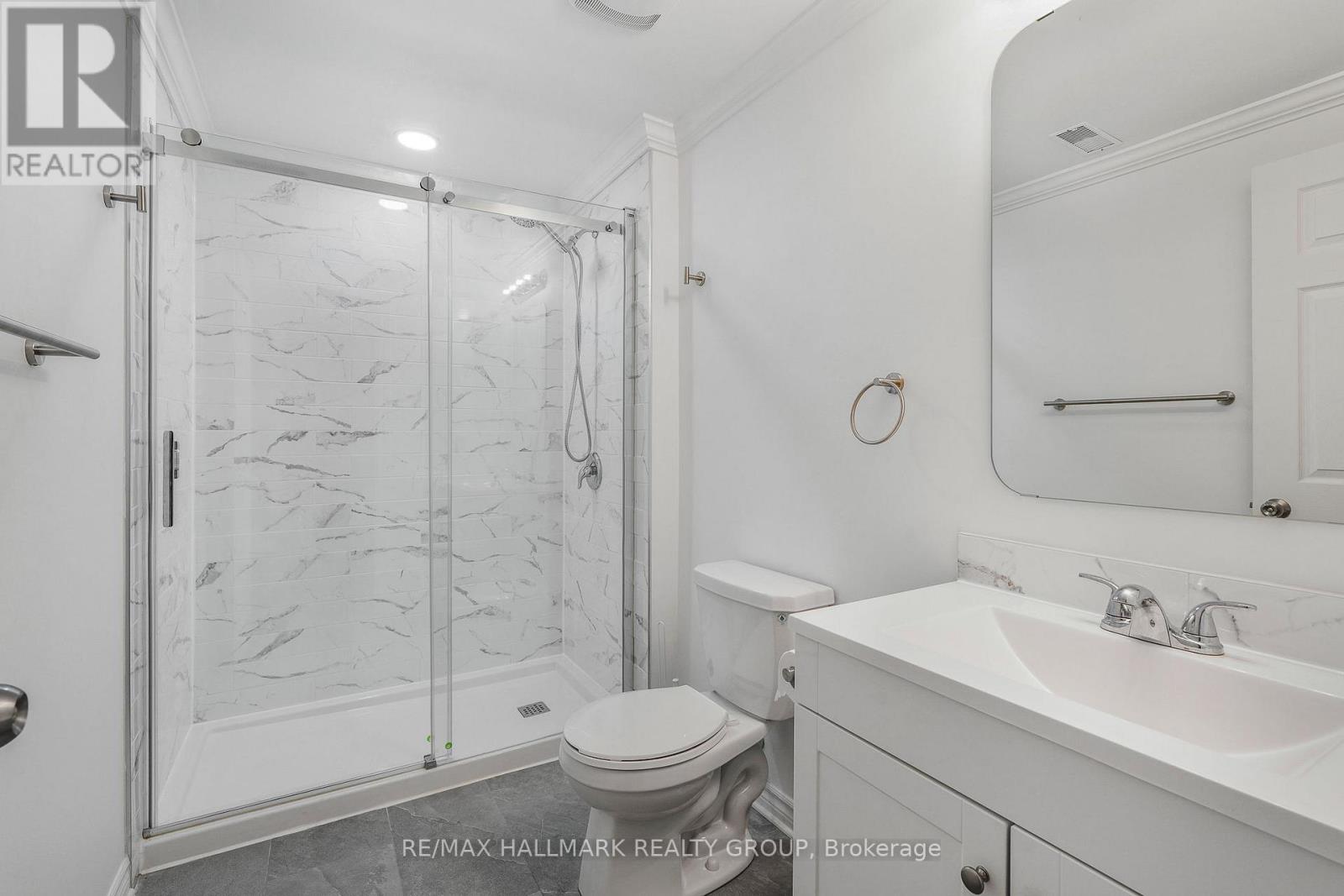 1103 Des Pins Avenue