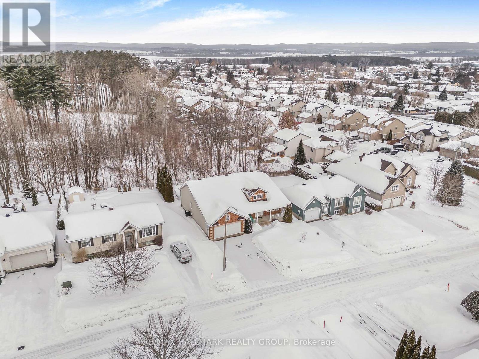 1103 Des Pins Avenue