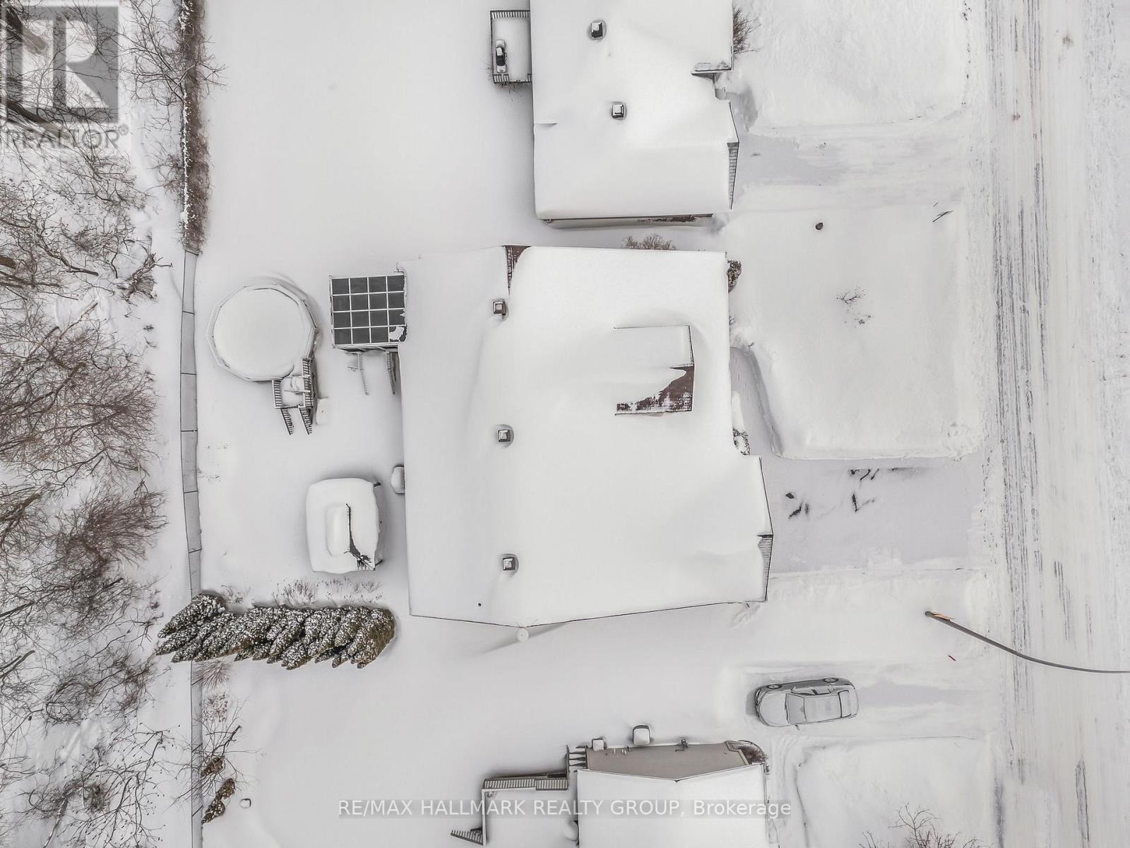 1103 Des Pins Avenue