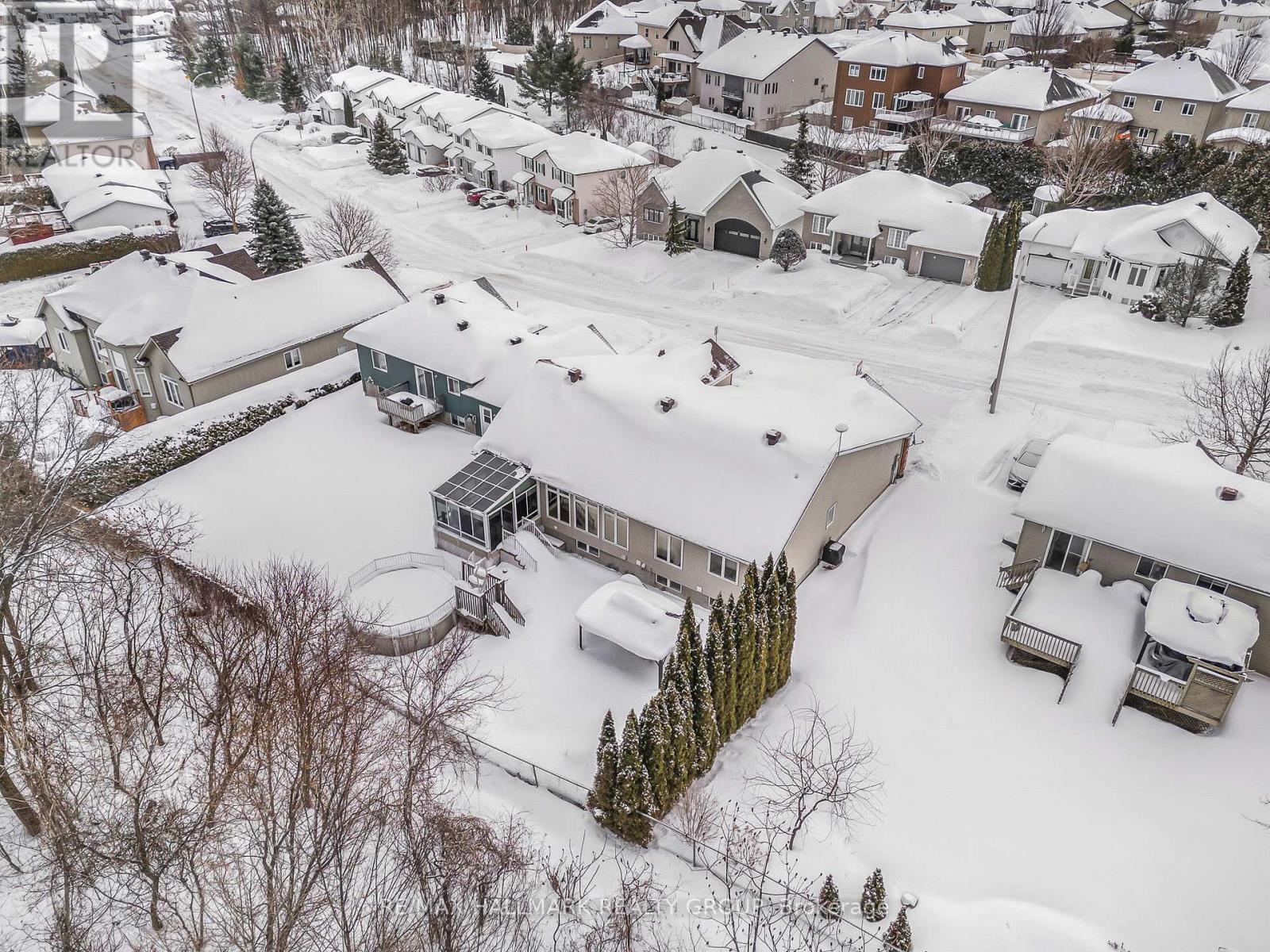 1103 Des Pins Avenue