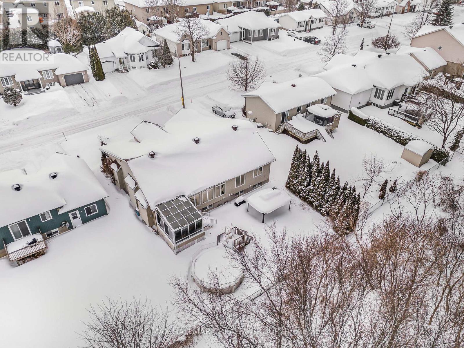 1103 Des Pins Avenue