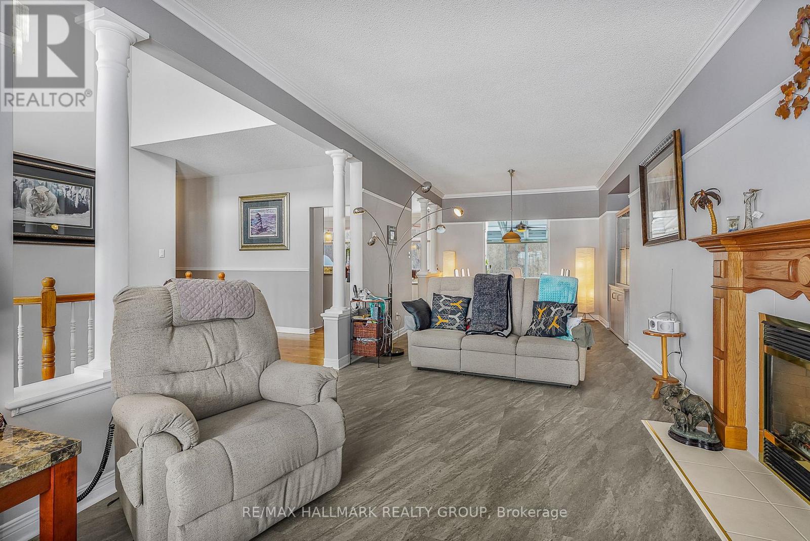 1103 Des Pins Avenue