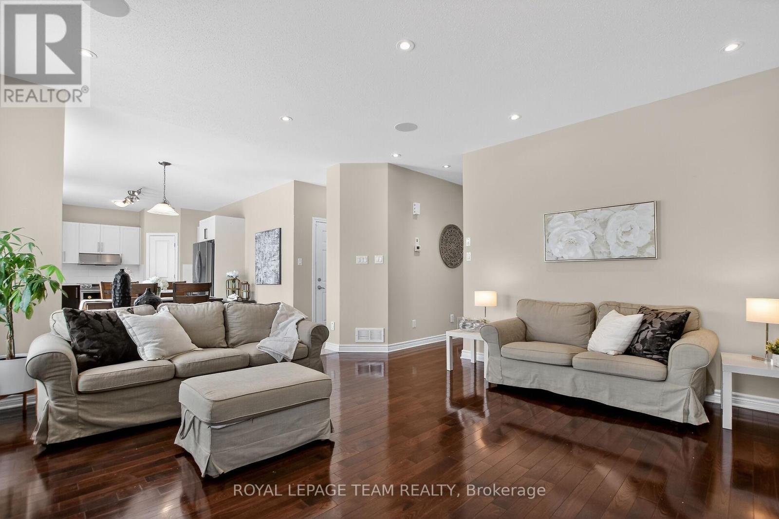 379 Langrell Crescent