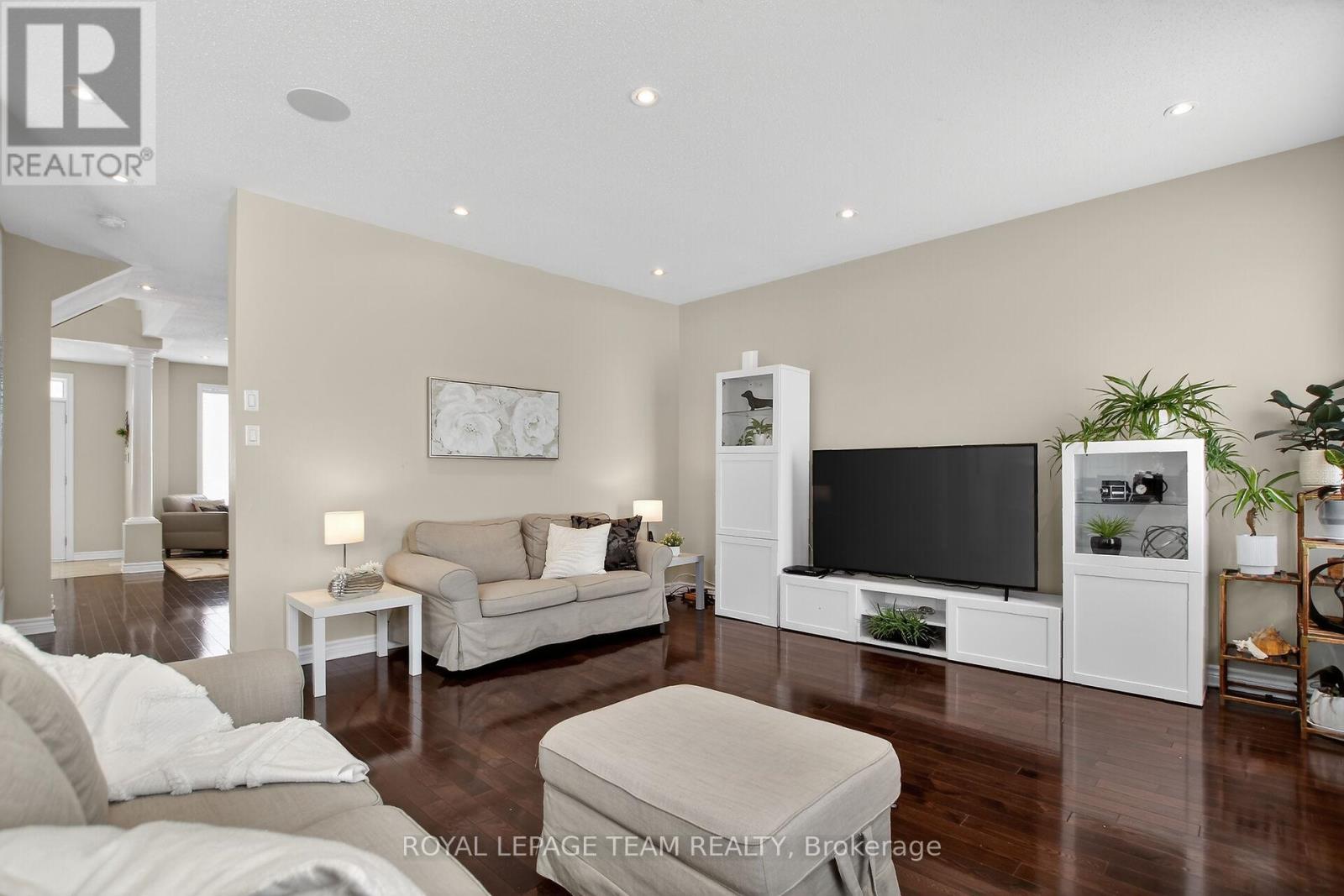 379 Langrell Crescent