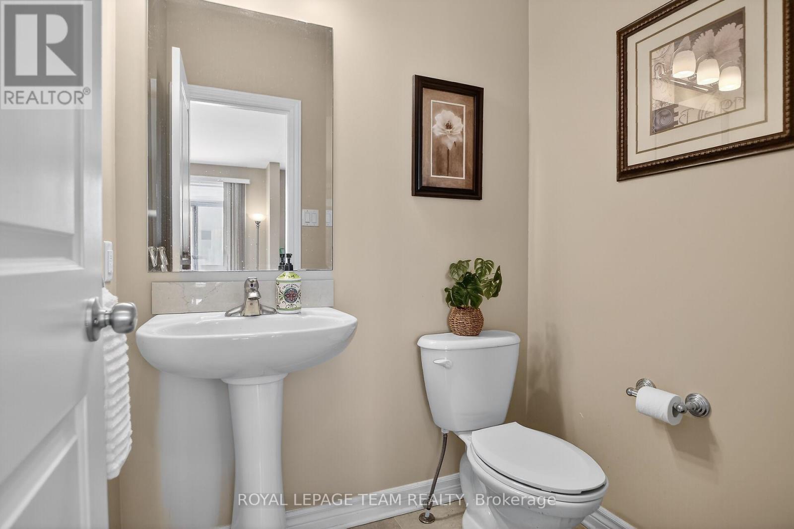 379 Langrell Crescent