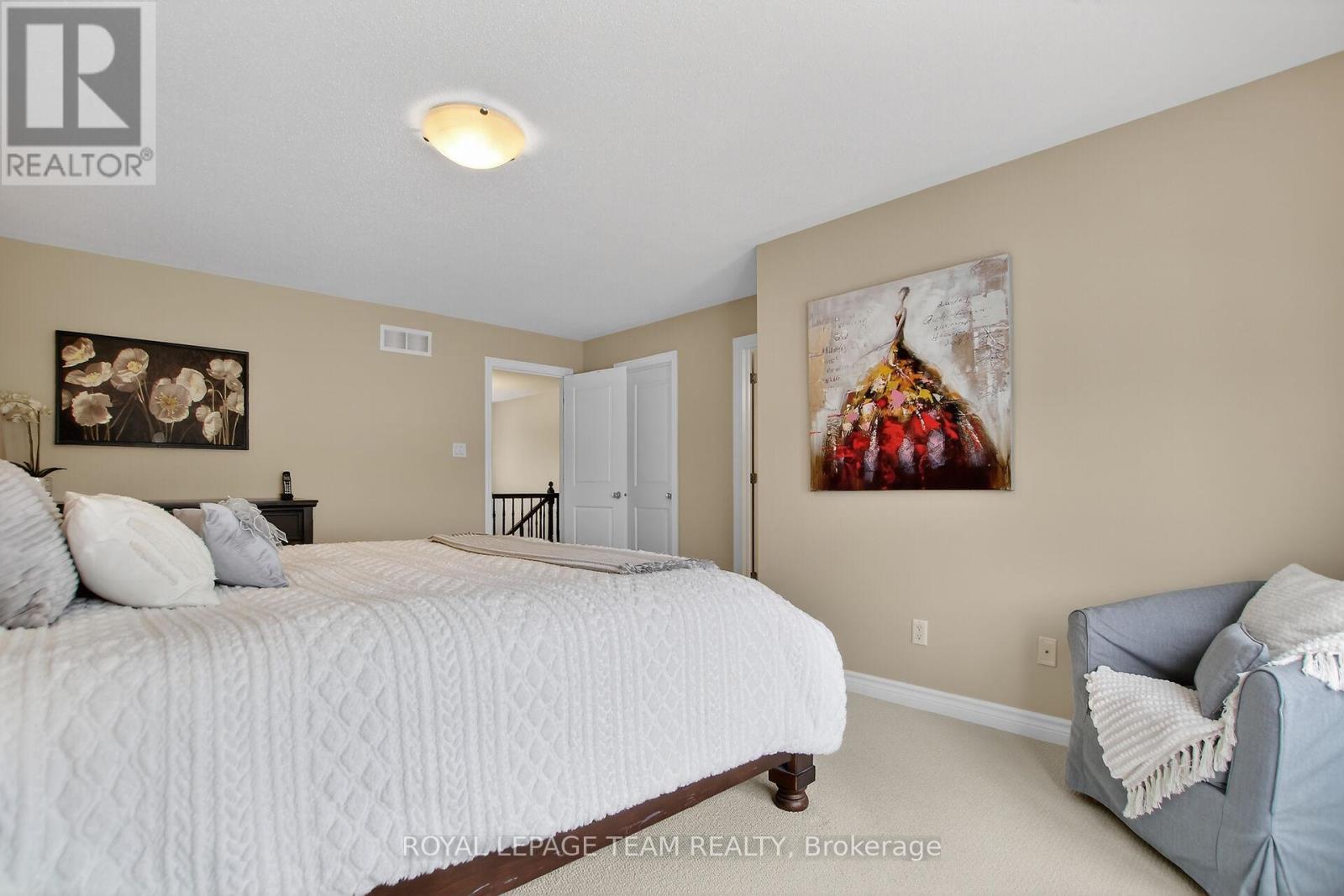 379 Langrell Crescent