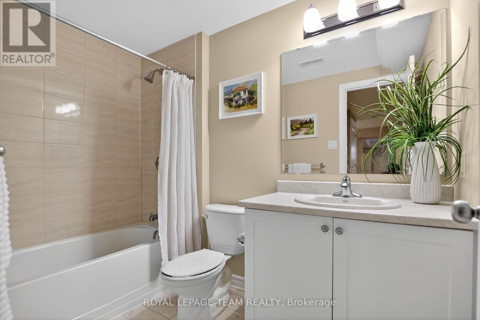 379 Langrell Crescent