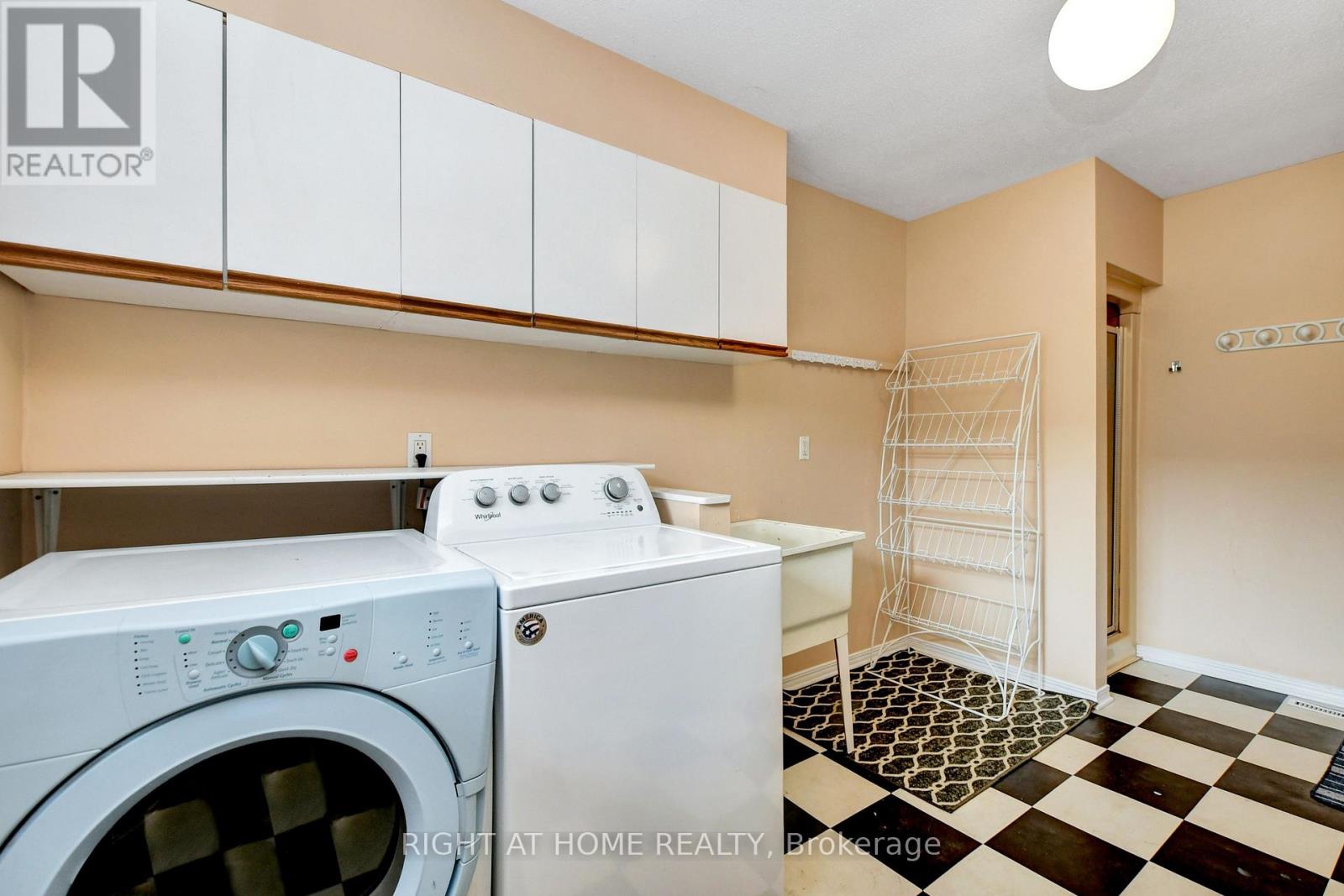 1215 Klondike Road S