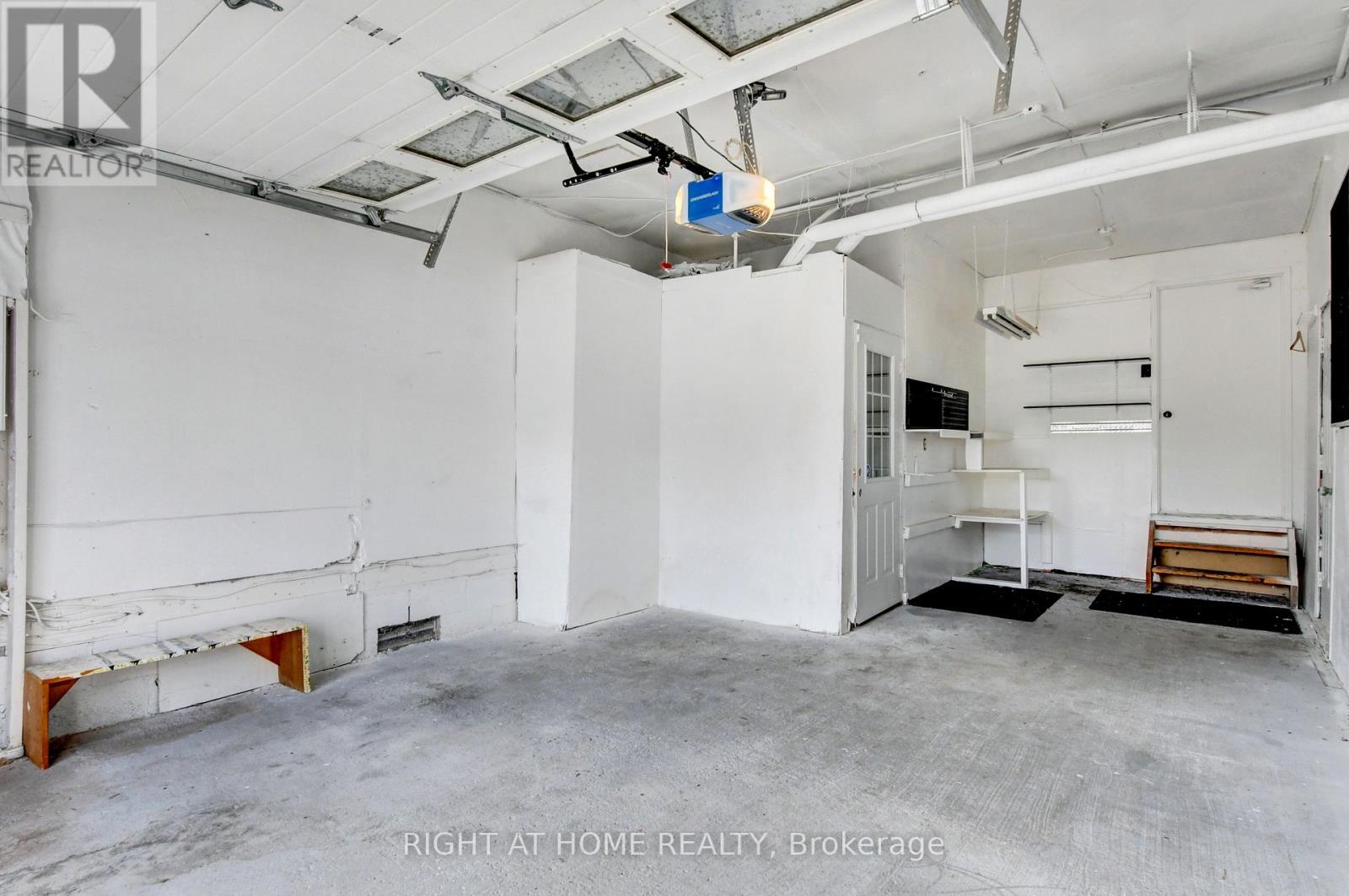 1215 Klondike Road S