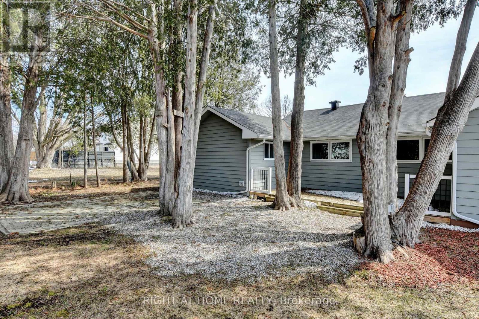 1215 Klondike Road S