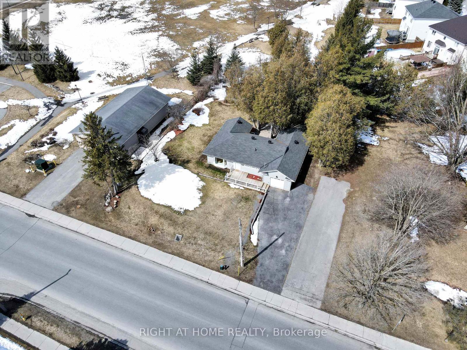 1215 Klondike Road S