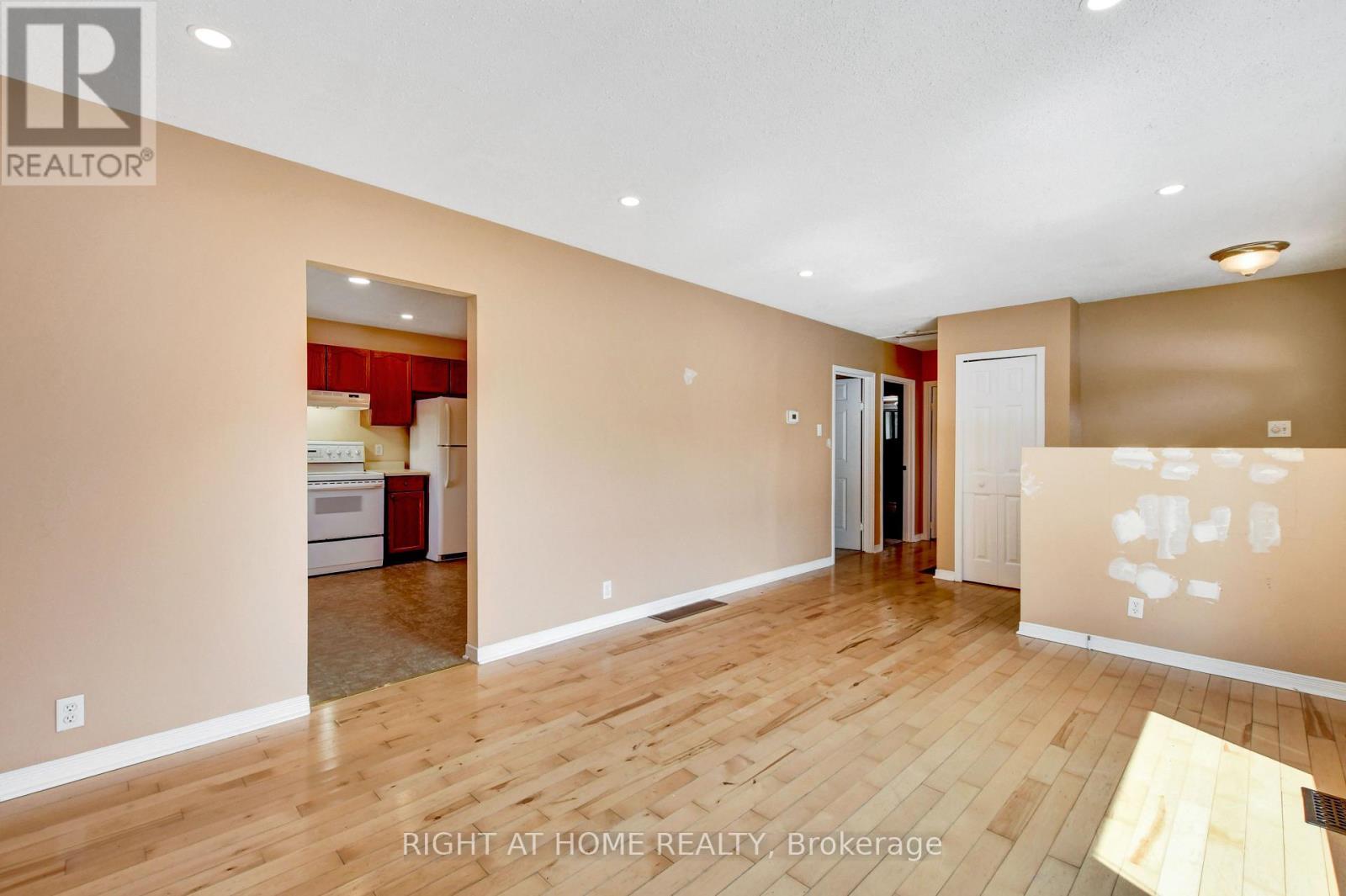 1215 Klondike Road S