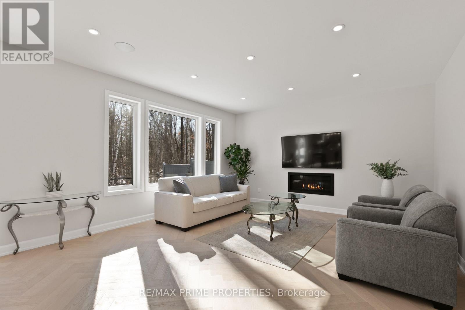 820 Mercier Crescent