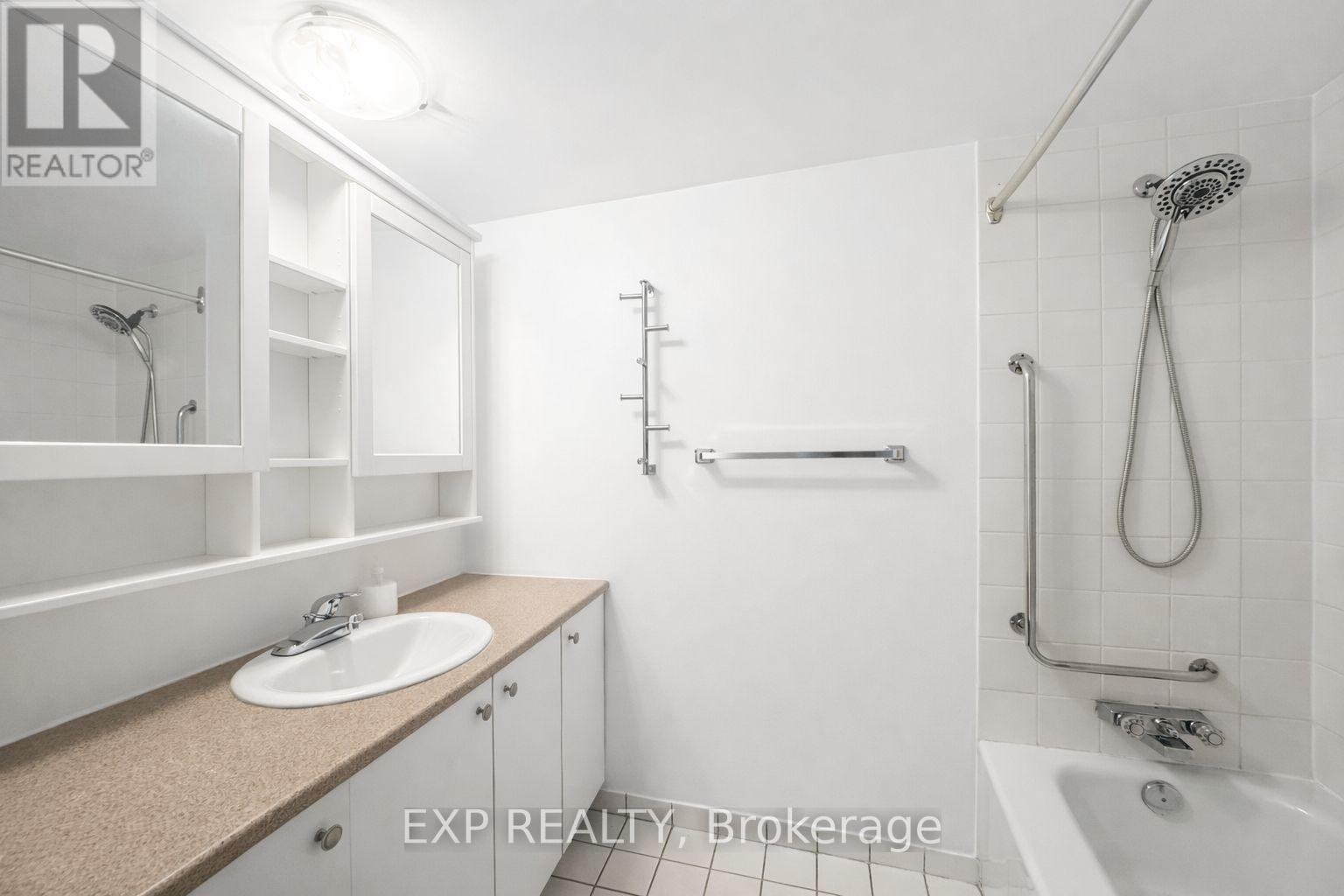 705 - 475 Laurier Avenue W