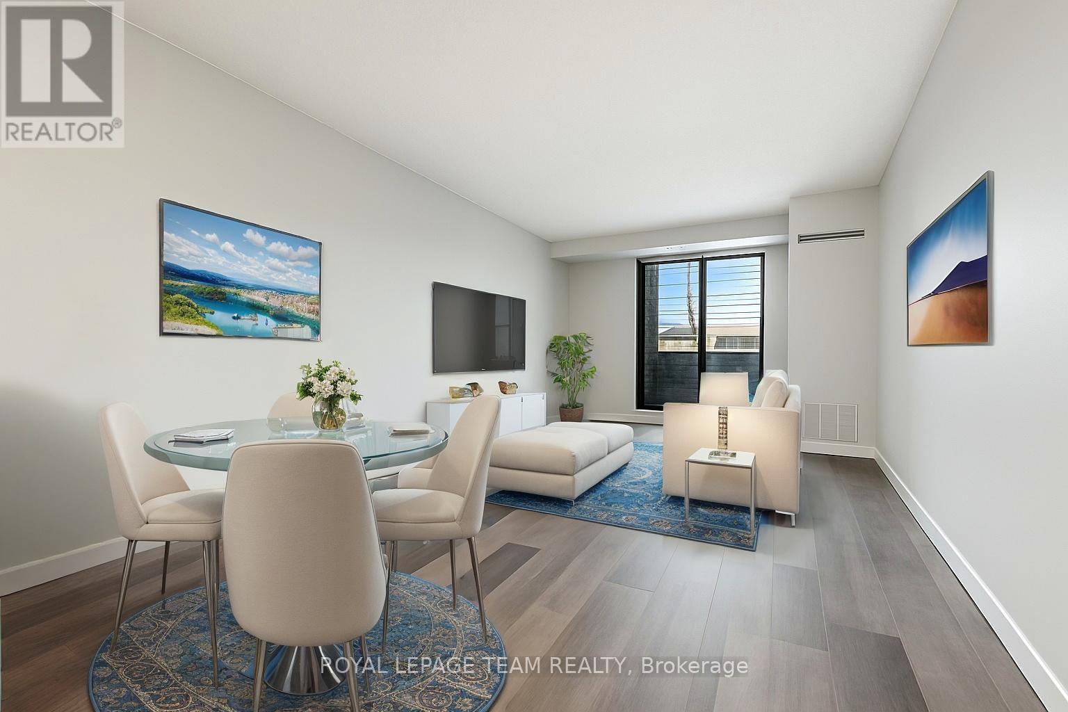 901 - 200 Bay Street