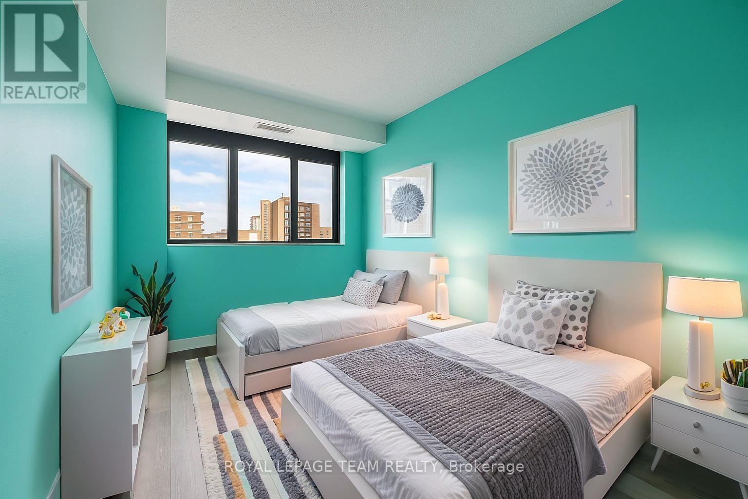 901 - 200 Bay Street