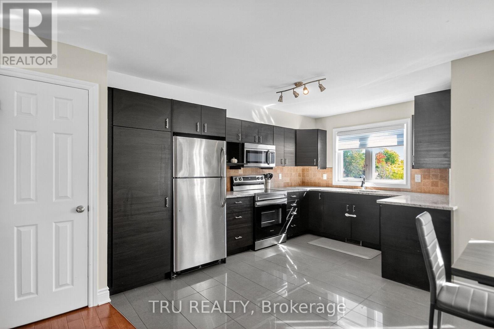 2642 Palings Private