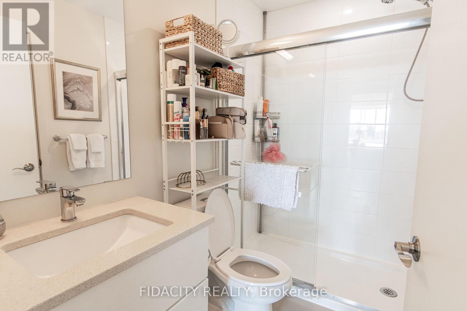 802 - 98 Richmond Road