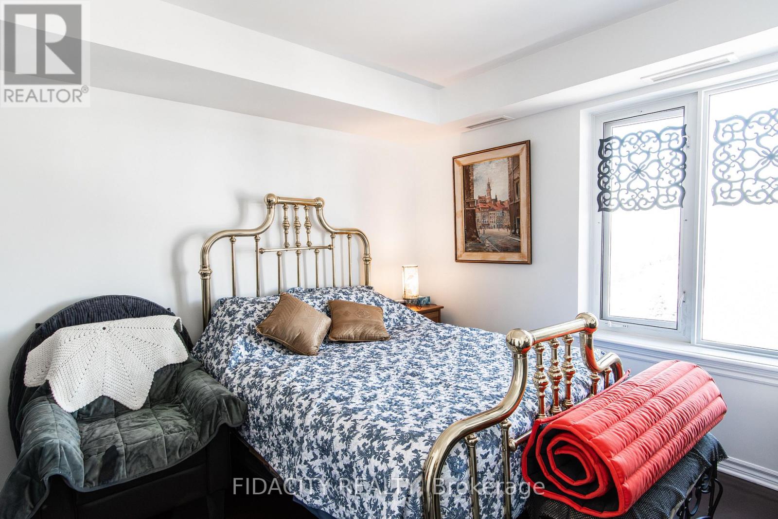 907 - 314 Central Park Drive