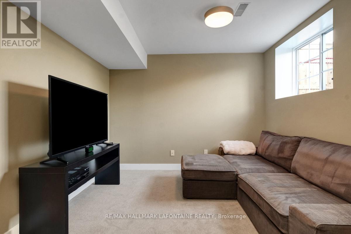 442 Wisteria Crescent