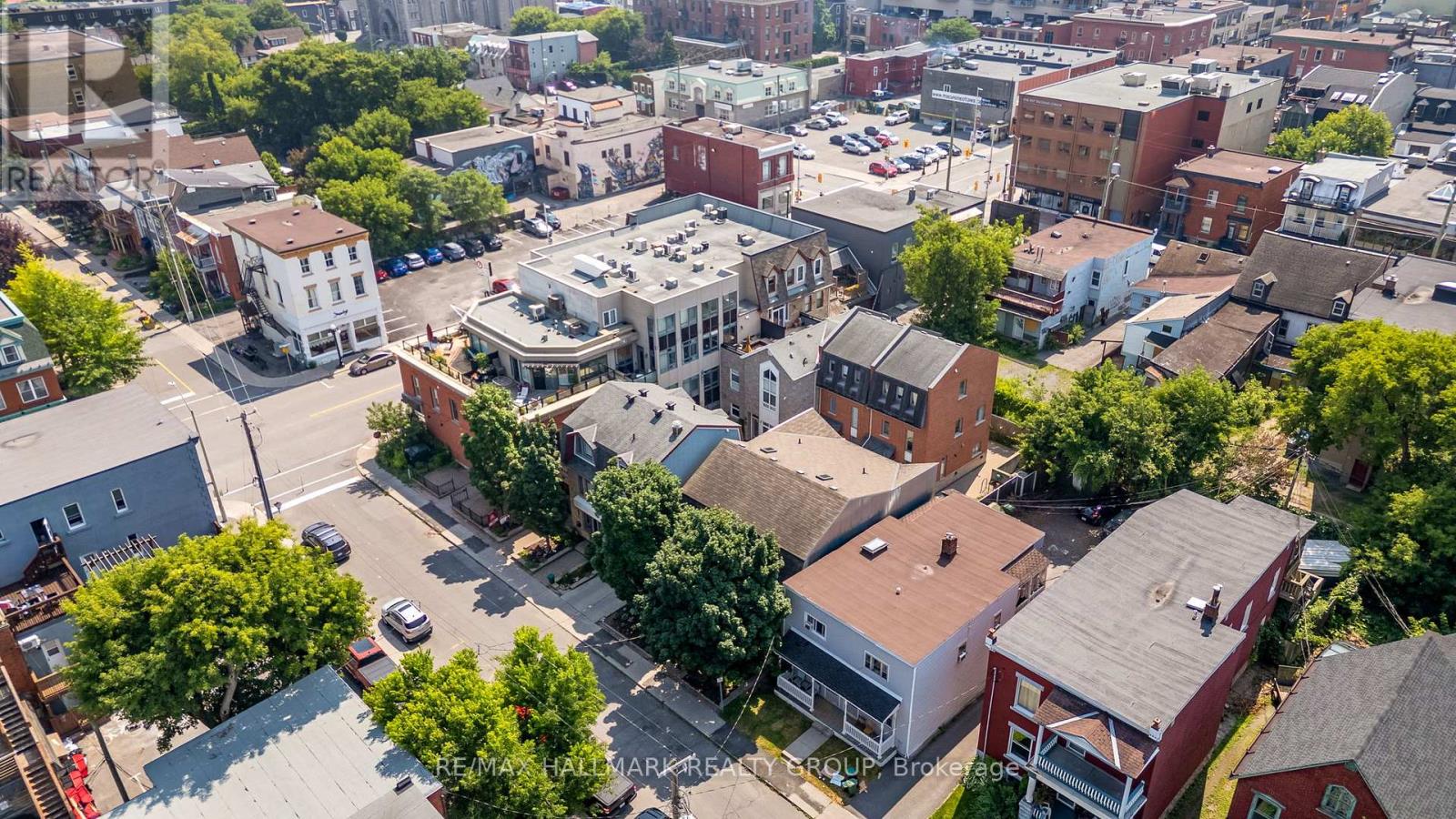 D - 124 Guigues Avenue