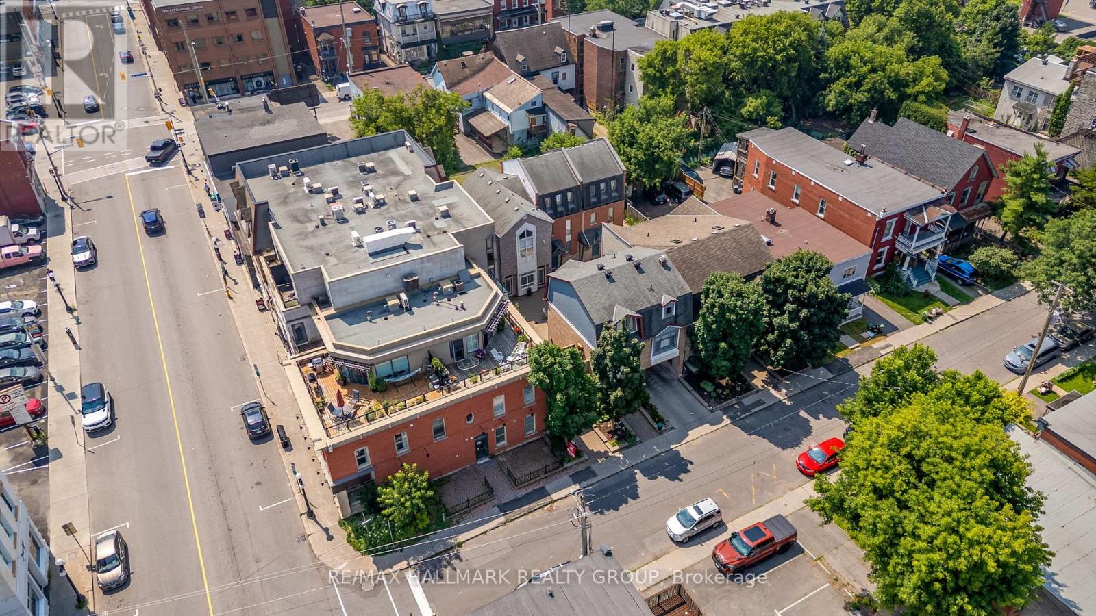 D - 124 Guigues Avenue