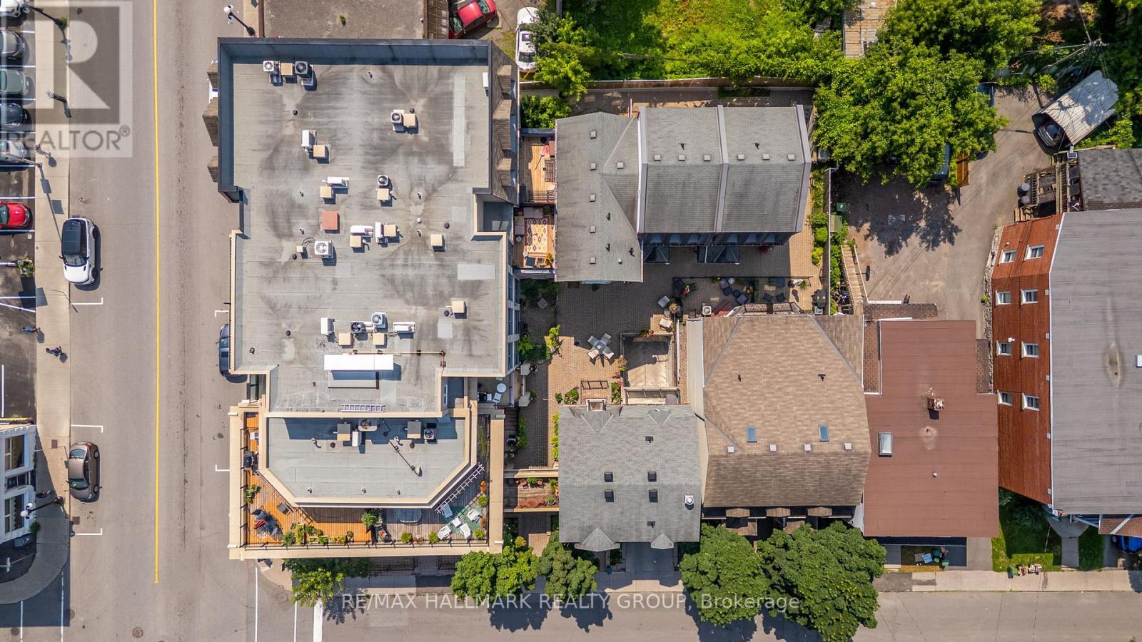 D - 124 Guigues Avenue