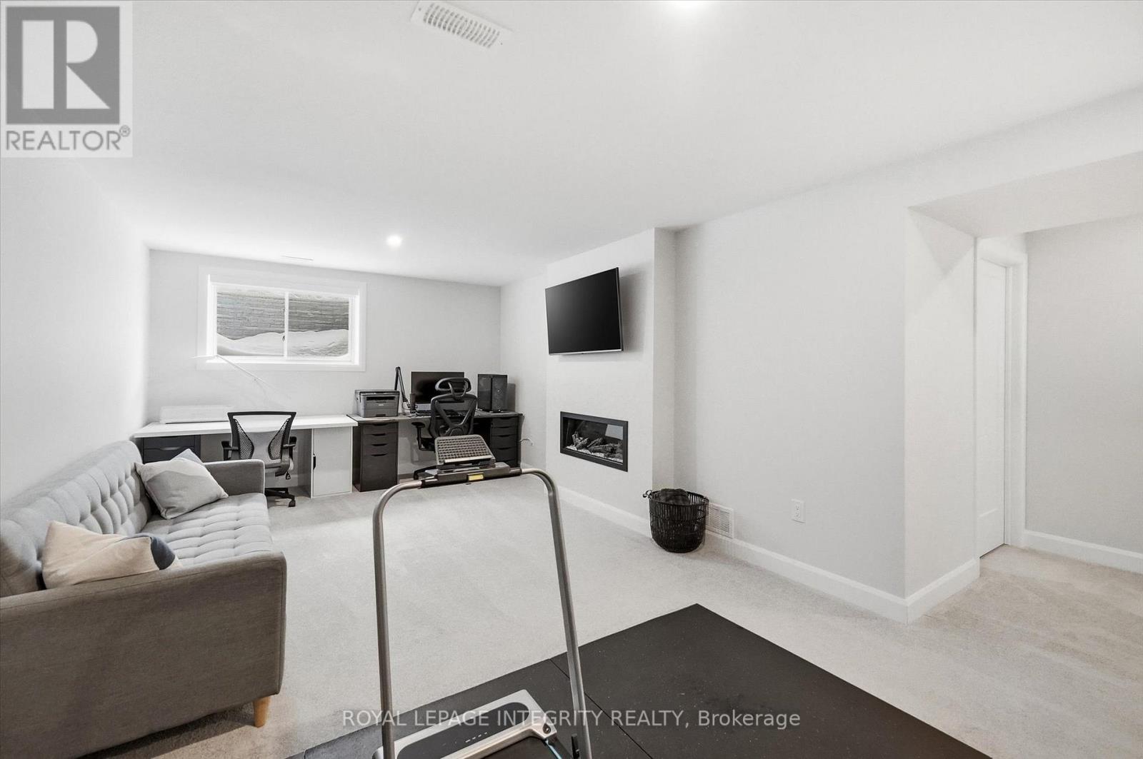 20 Mandevilla Crescent