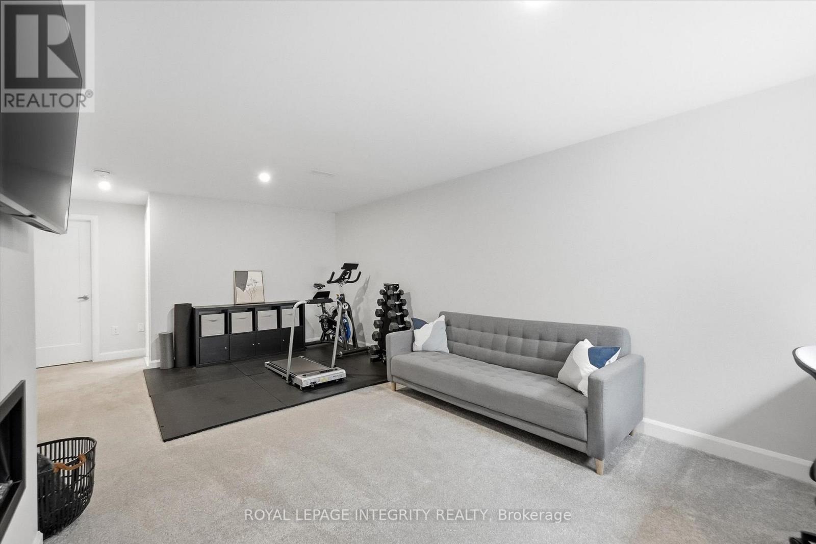 20 Mandevilla Crescent