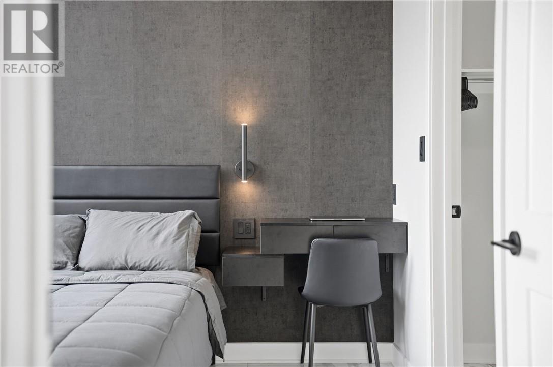 180 George Street Unit# Ph206