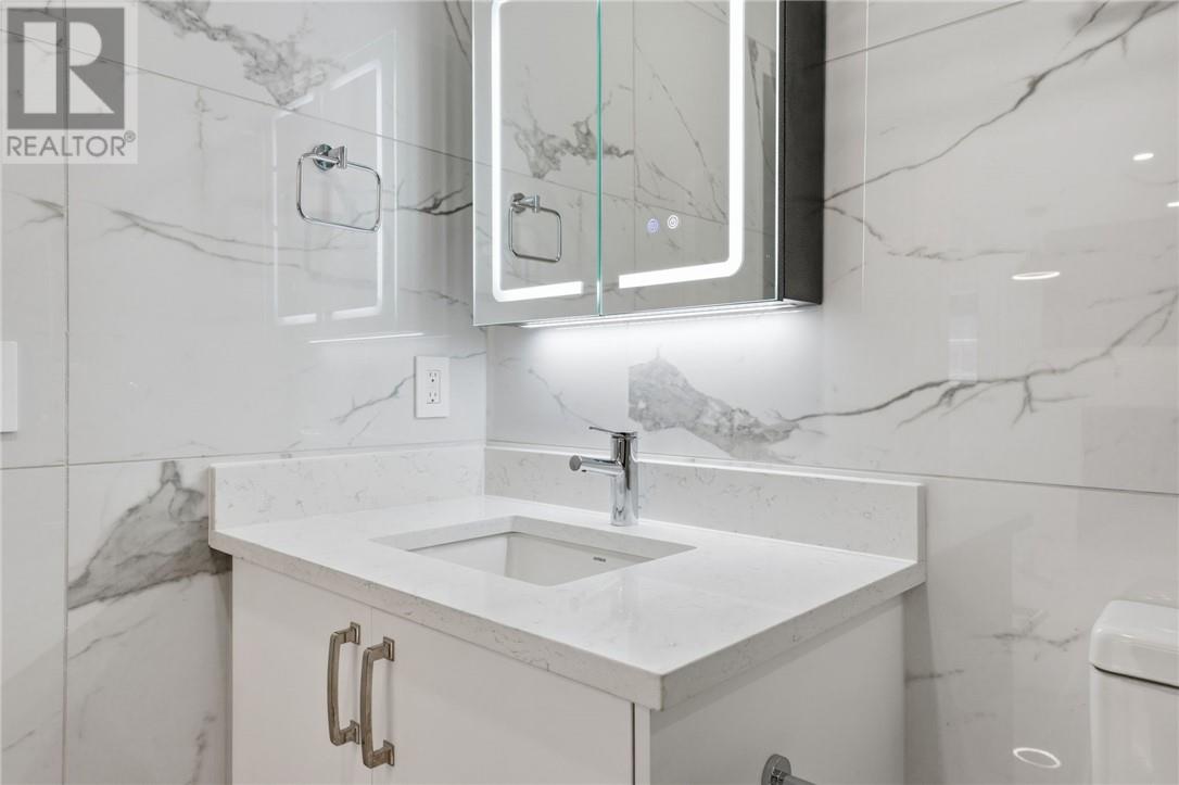 180 George Street Unit# Ph206