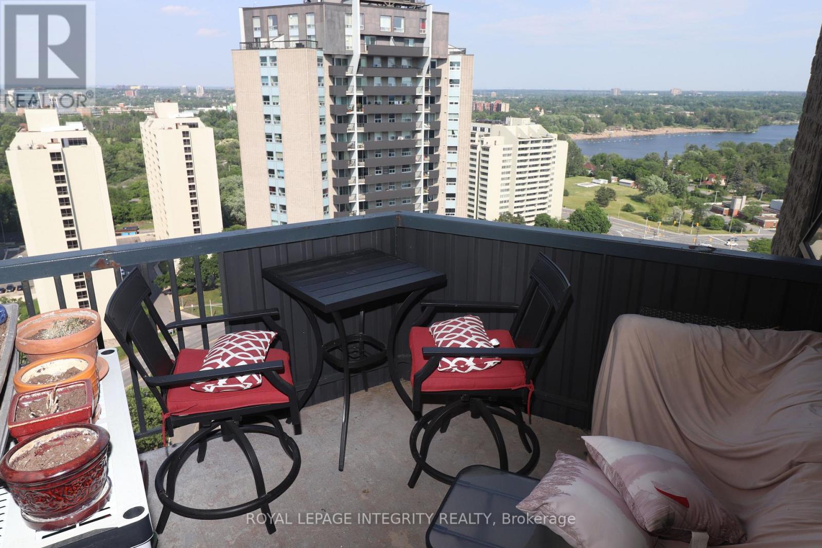 2505 - 900 Dynes Road