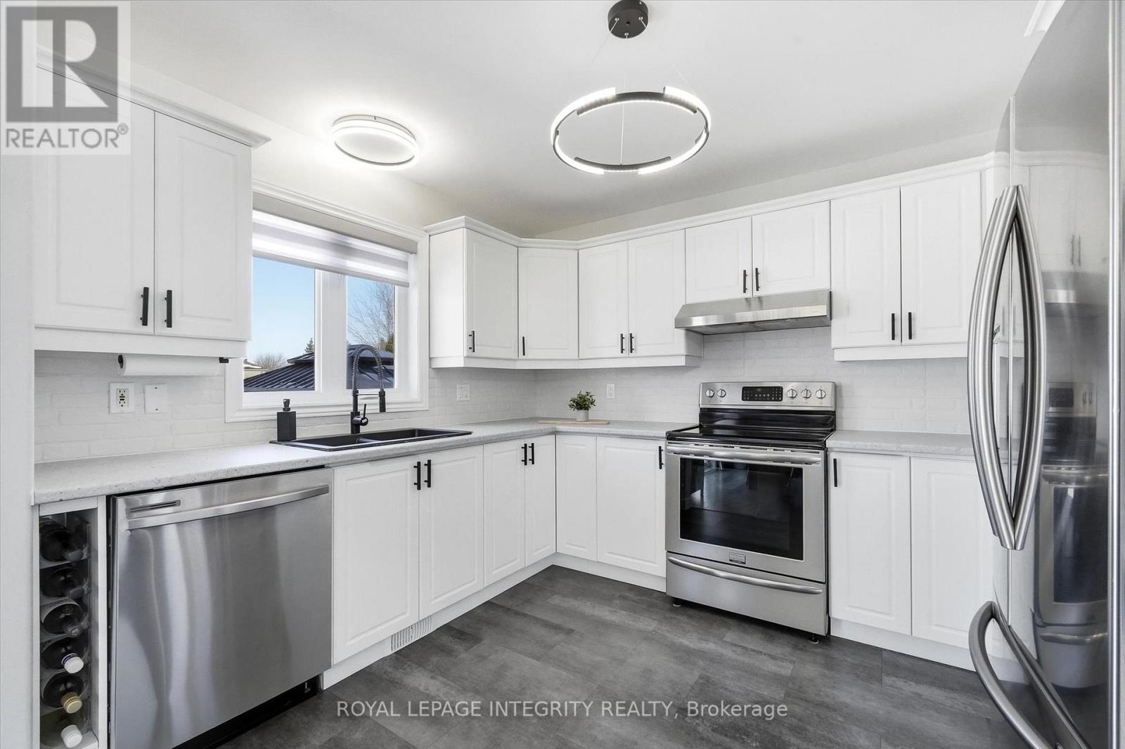 36 Frontenac Boulevard