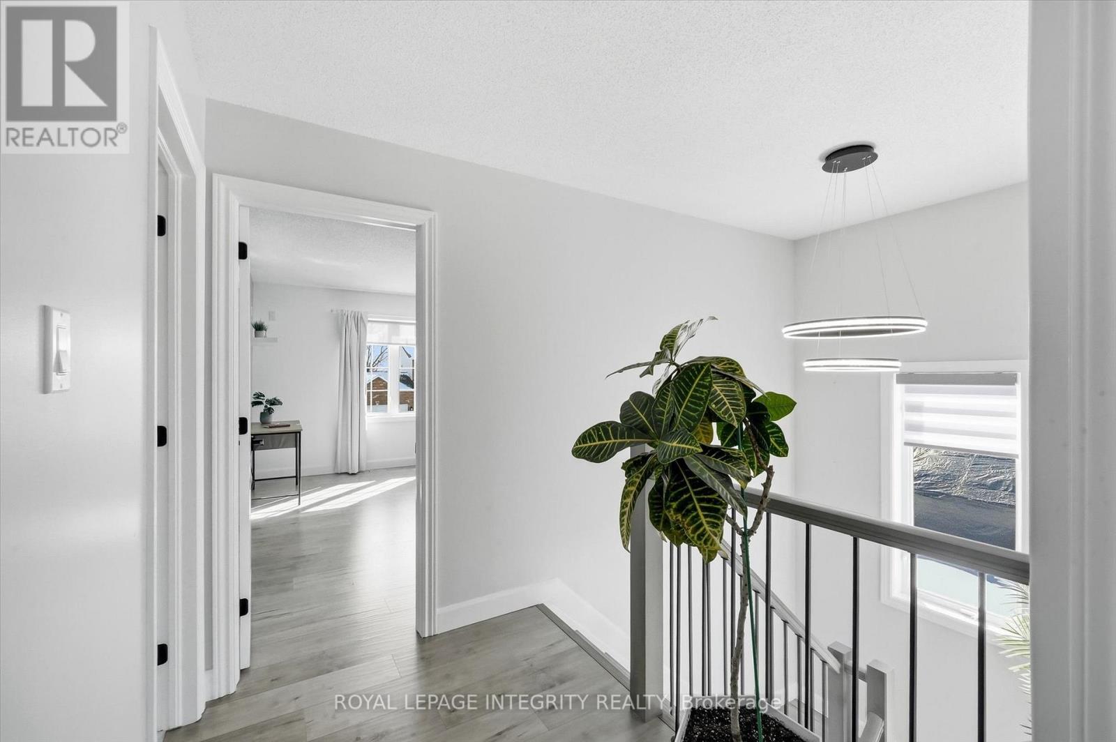 36 Frontenac Boulevard